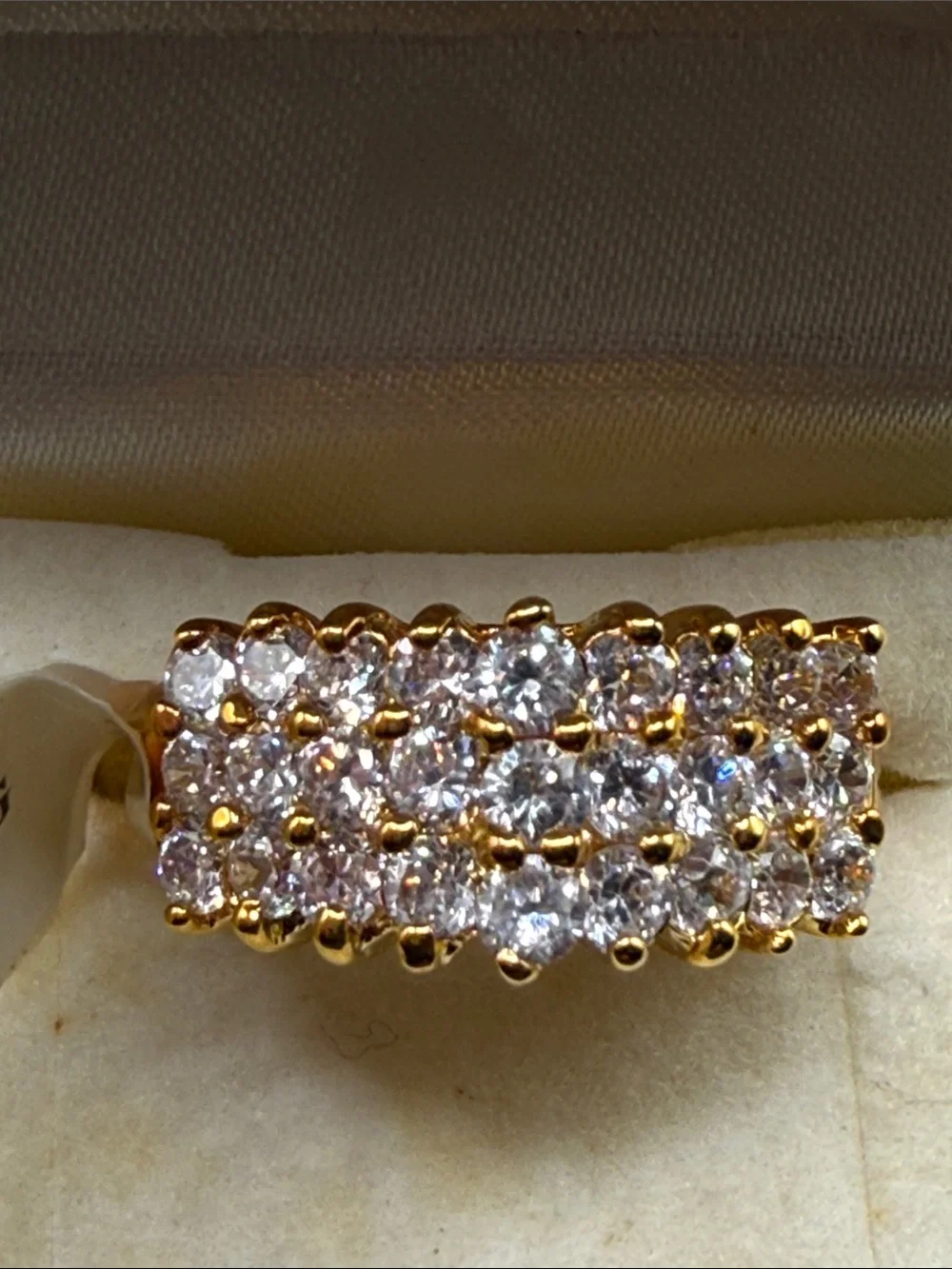 N/A elegant gold